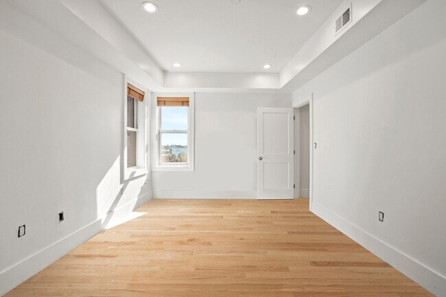 Building Photo - 37 Fleet St