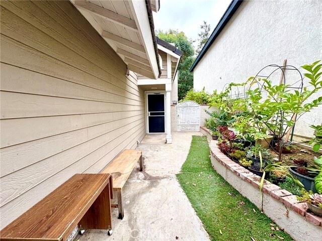 Foto del edificio - 2747 Fairlane Pl