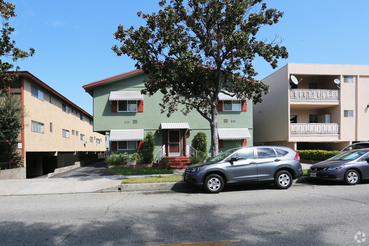 Building Photo - 417 W Dryden St