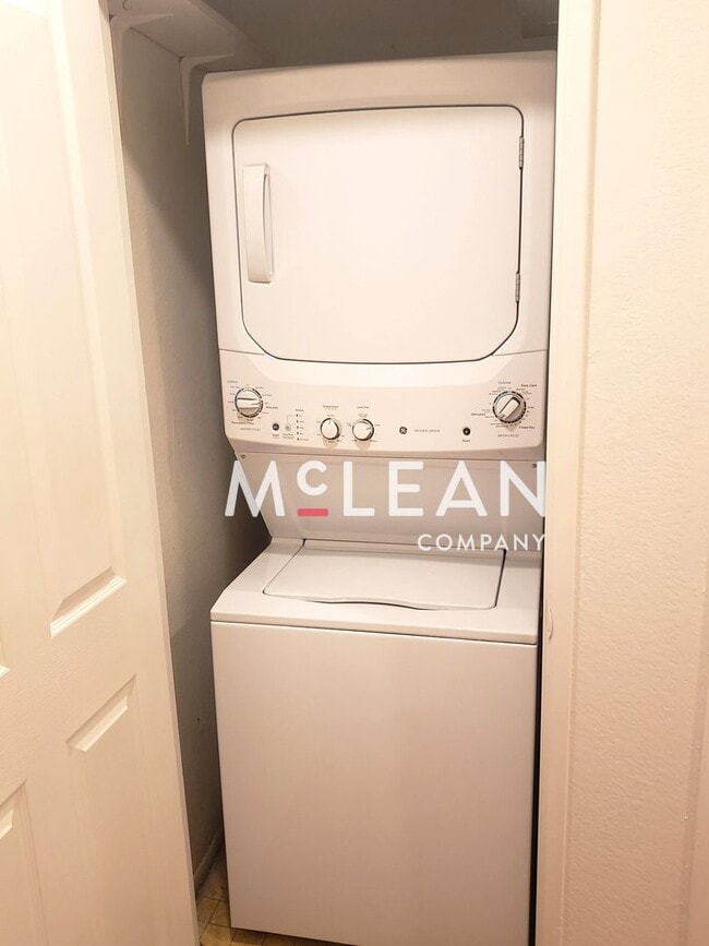 Building Photo - Cathedral Springs Condo