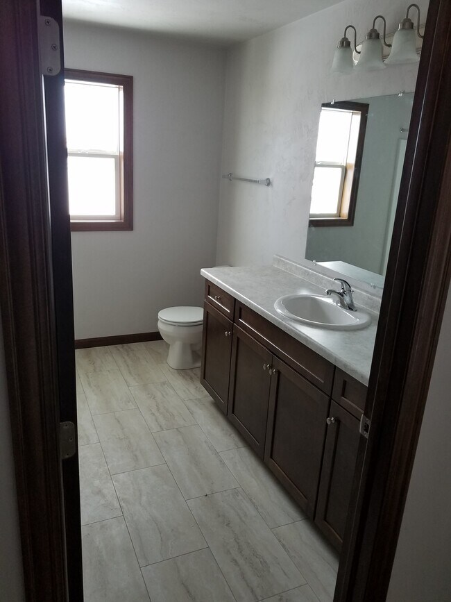 Building Photo - 1323 Moon Ridge Ct