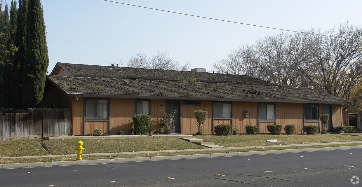 Foto del edificio - 3350-3356 R St