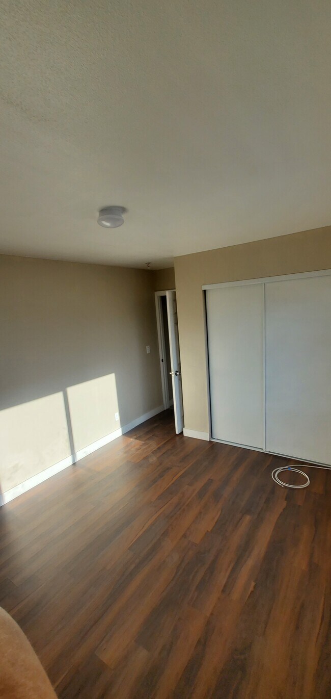 Segundo dormitorio - 956 E 55th St