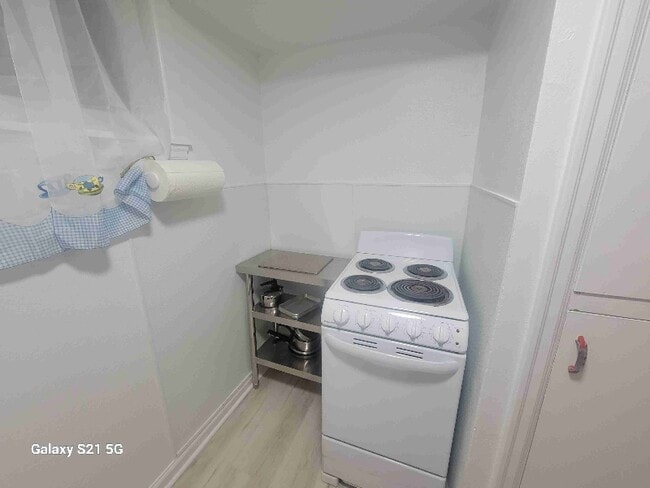 Building Photo - 112 W 9th St