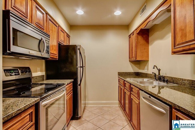 Building Photo - 210 15th St E