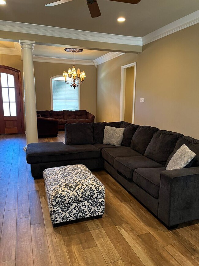 Foto del edificio - REDUCED - 4/3 2705sq.ft Tiburon subdivisio...