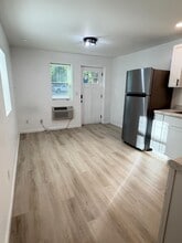 Building Photo - 1049 Seale Ave