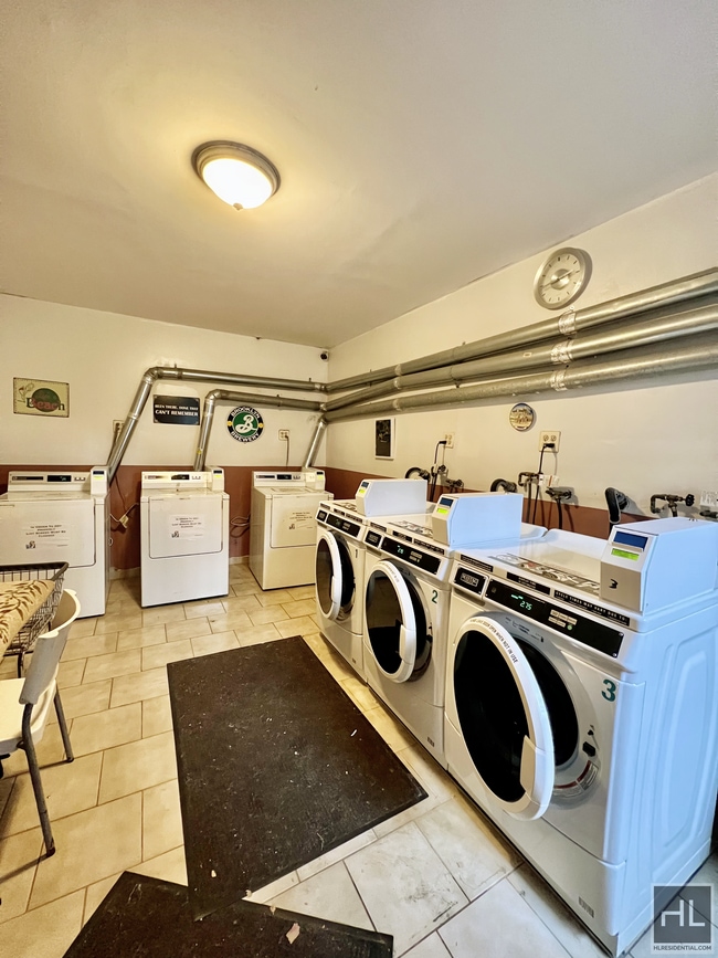 Foto del edificio - Spacious Studio in Astoria I NWRM Subway A...