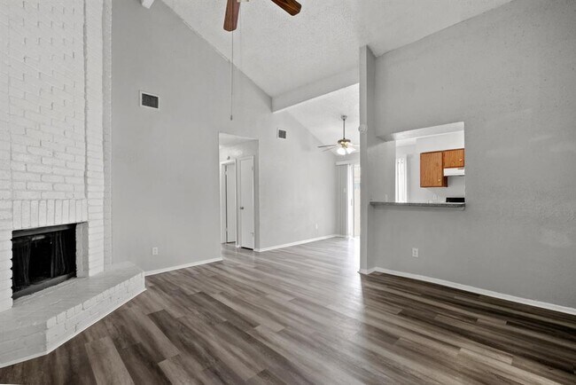 Building Photo - 12011 Tambourine Dr