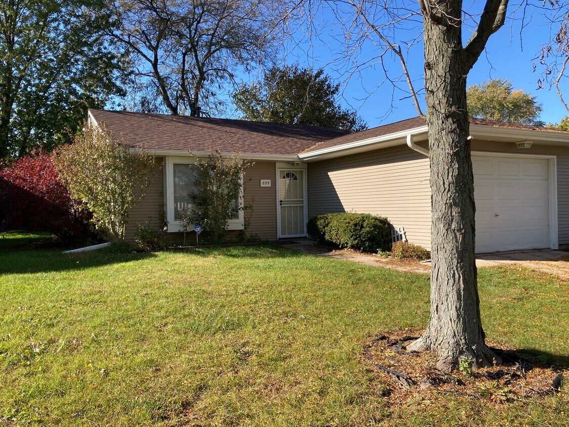 Primary Photo - 855 Mulford Ln