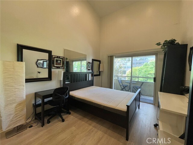 Foto del edificio - 10960 Ashton Ave