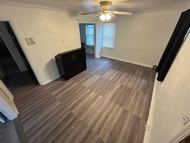 Foto del edificio - 2112 NE 23rd St