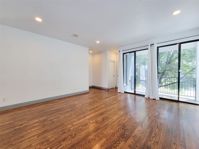 Foto del edificio - 1432 Ennis St