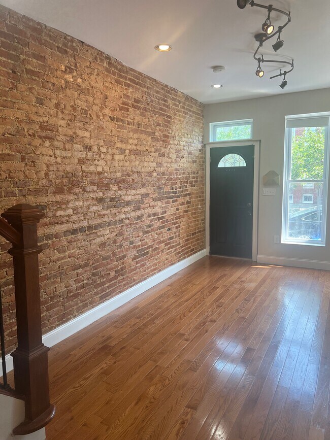 Building Photo - 422 N Collington Ave