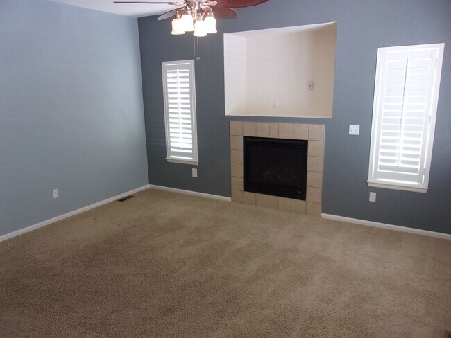Foto del edificio - 8361 Newbury Way