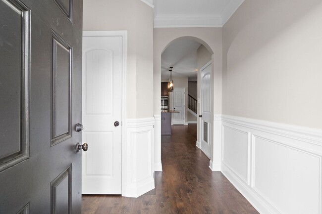 Building Photo - Pet Friendly Five Bedroom!