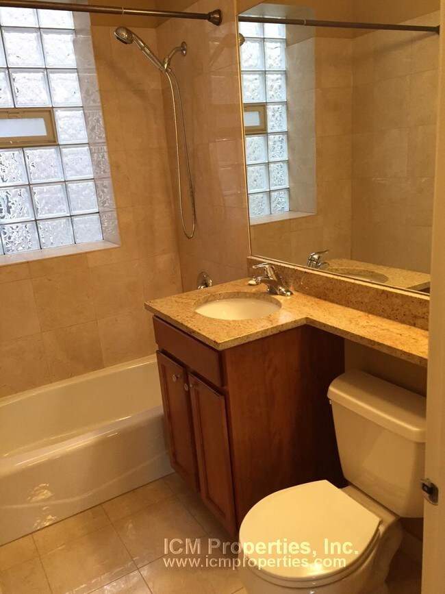 Building Photo - Modern 1 Bed in Ravenswood - Central Air!