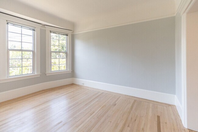 Foto del edificio - Large updated 2 bedroom, walk to Downtown,...