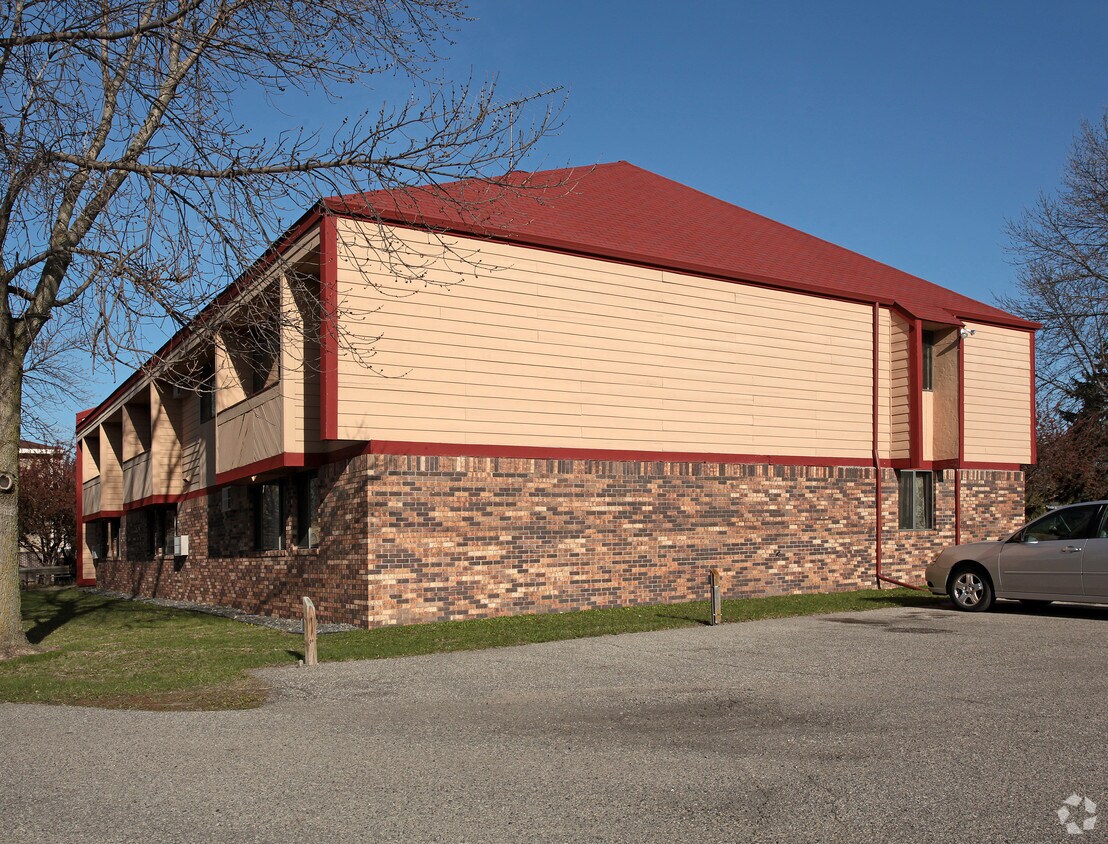 Primary Photo - Leona Apartments