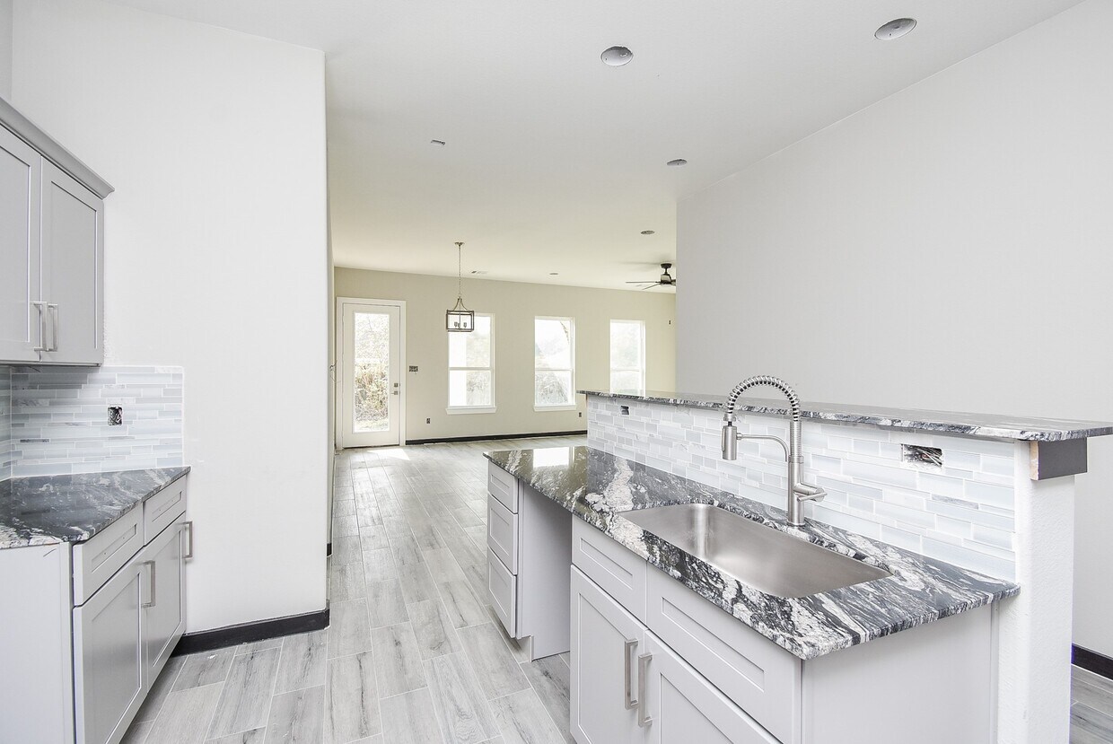 Foto principal - 209 Silverleaf Rd