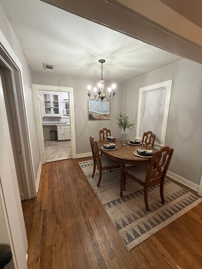 Foto del edificio - Pre Leasing for fall 2026! 3/2 Historic South Overton Home!