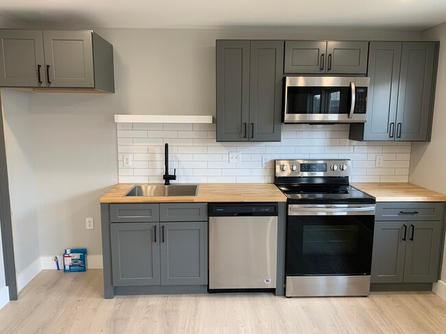 New Kitchen w/ SST Appliances - 1314 Olive St