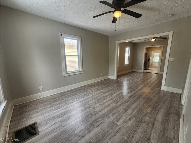 Foto del edificio - 3709 E 69th St