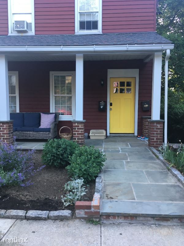 Primary Photo - 6 br, 3 bath House - 11 oak ave