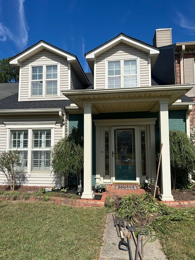 Building Photo - 1532 River Bend Pl SE
