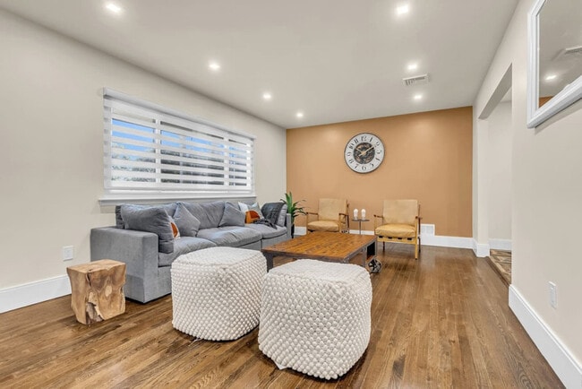 Building Photo - 108 Smith Hill Rd