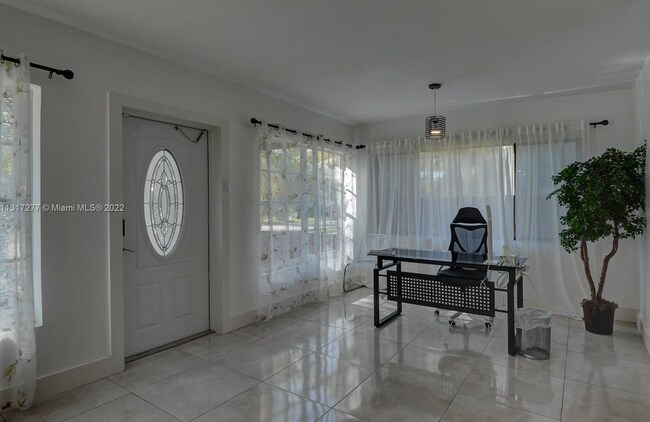 Foto del edificio - 1327 Madison St
