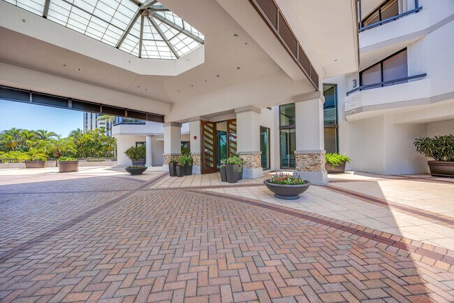 Building Photo - 6075 Pelican Bay Blvd