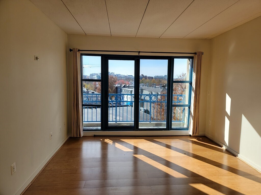 Primary Photo - 170 Gore St