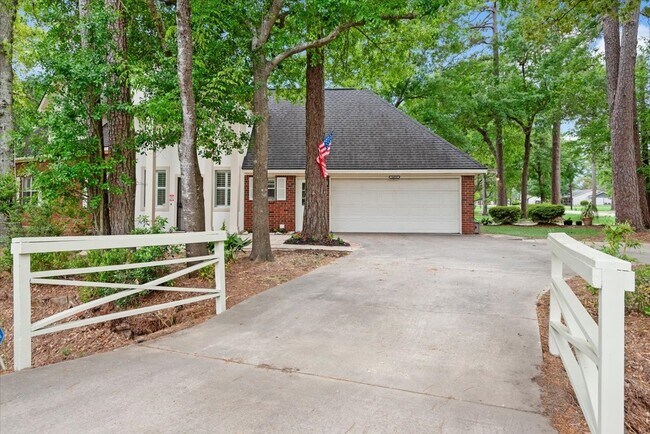 Foto del edificio - 14151 Buckingham Ln