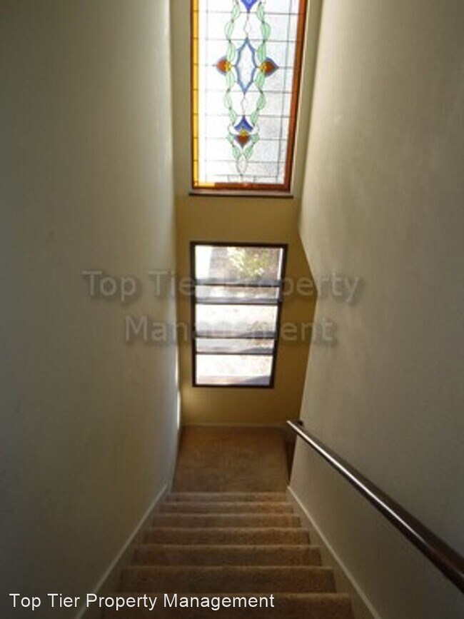 Building Photo - 2 br, 1.5 bath House - 910 Caminito Madrig...