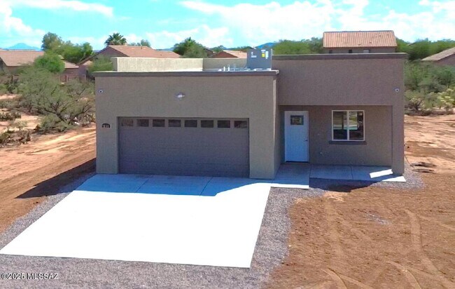 Foto del edificio - 7095 W Los Reales Rd
