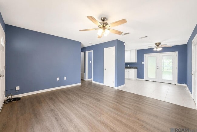 Building Photo - 536 Fountainbleau Dr