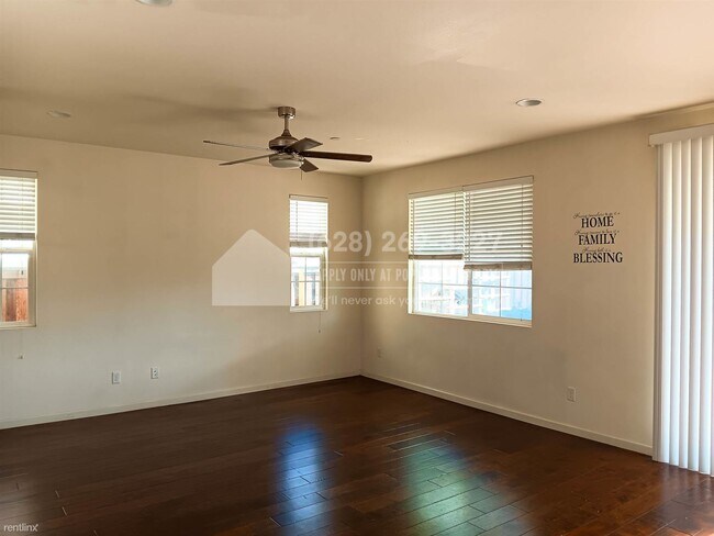 Building Photo - 4 br, 2.5 bath House - 113 Bradley Ct -