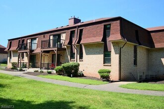 Building Photo - 1404 Normandy Ct
