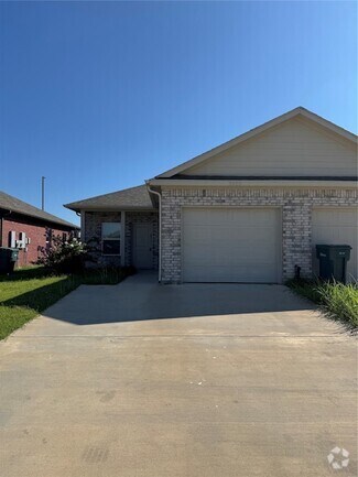 Building Photo - 2915 Peony Dr