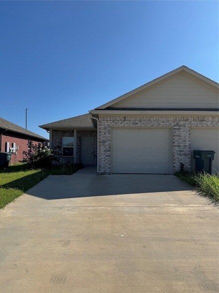 Foto principal - 2915 Peony Dr