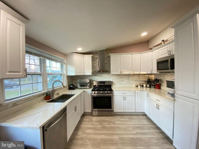 Foto del edificio - 321 Hillsmere Dr, Annapolis, MD 21403