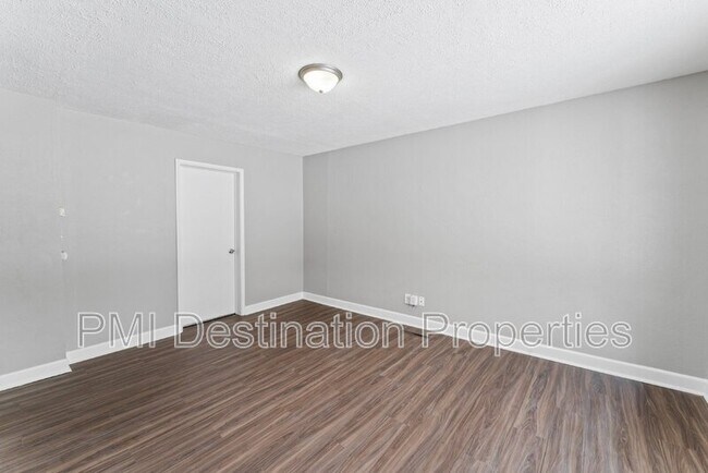 Foto del edificio - 12805 E 51 St S