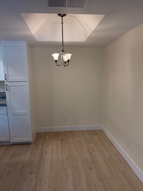 Building Photo - 2146 W Isabella Ave