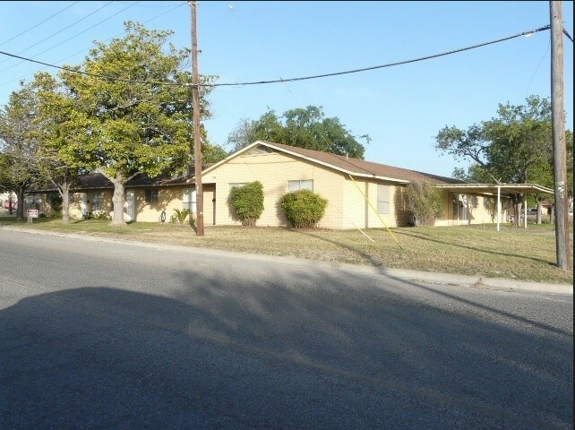 Building Photo - 710 W 10th St