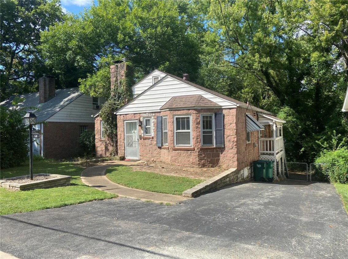 Primary Photo - 715 E Jackson Rd