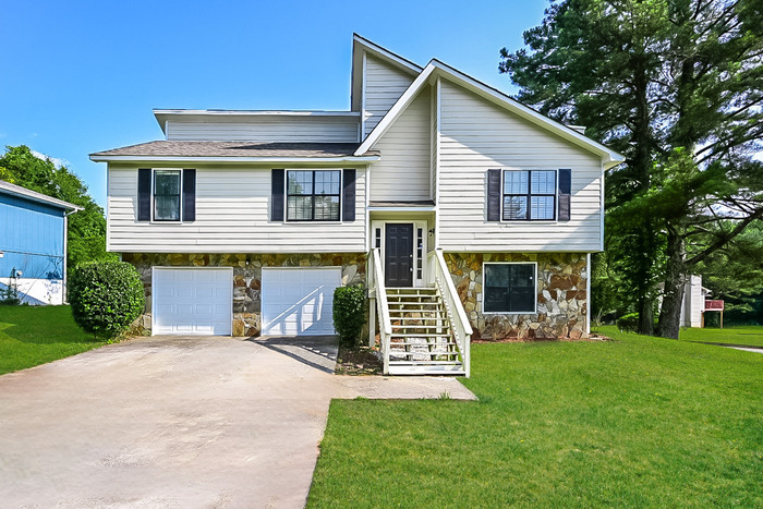 Primary Photo - Inviting Home with Expansive Outdoor Livin...