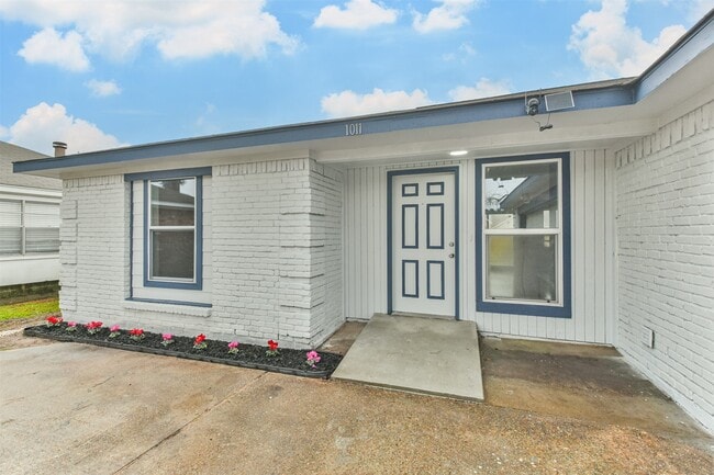 Building Photo - 1011 Cedar Post Ct