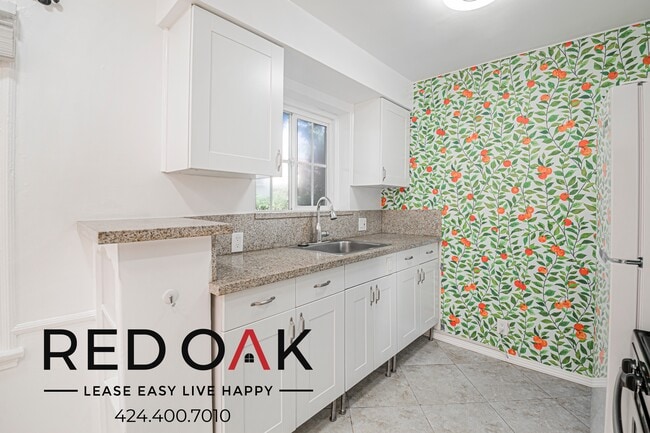 Building Photo - 340 N Curson Ave