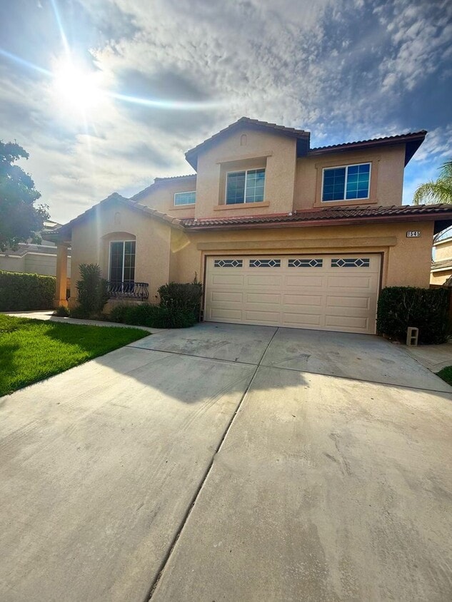 Primary Photo - Beautiful Newly Upgraded 4 bedroom 3 bathr...